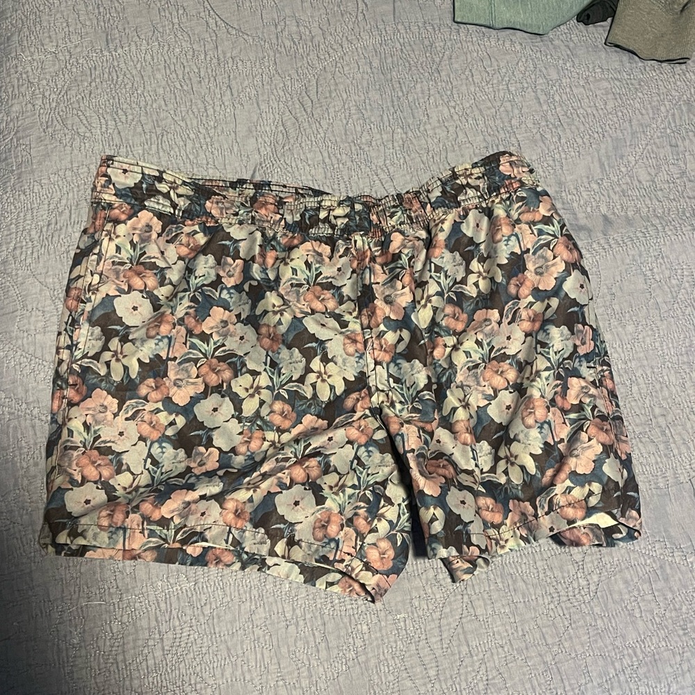 Men’s swim trunks